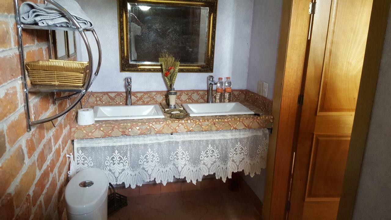 La Casona Azul Bed N Breakfast Santa Rosa de Jauregui Zewnętrze zdjęcie